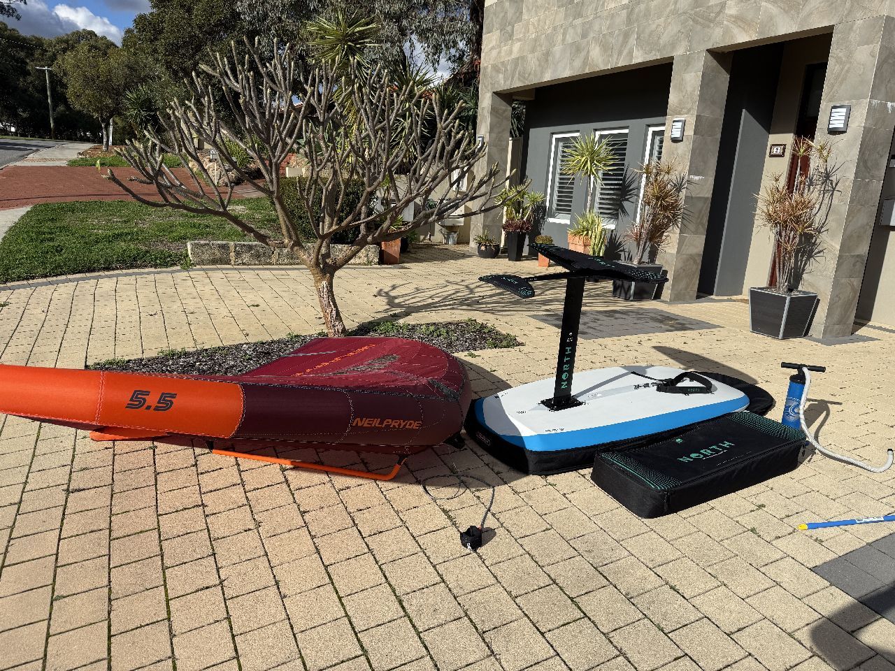 2024 Naish Hover Ascend 147 / Neil Pryde Firefly 5. - Image 1