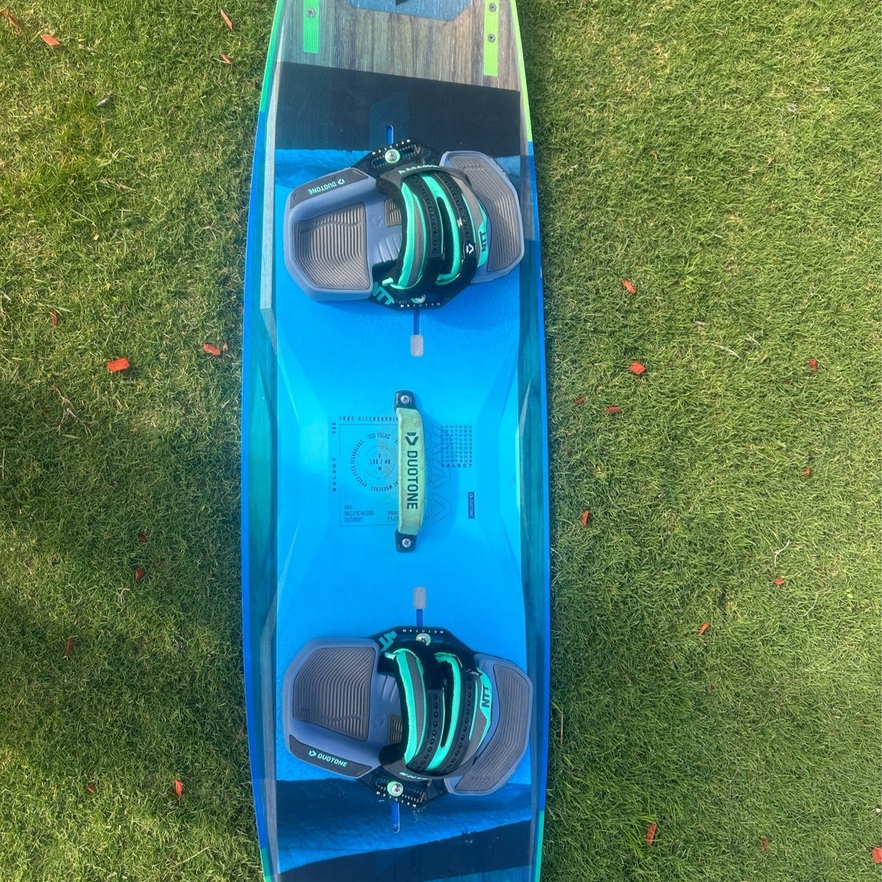 2022 Duotone Evo Kite, Select Board Mystic Harness - Image 4