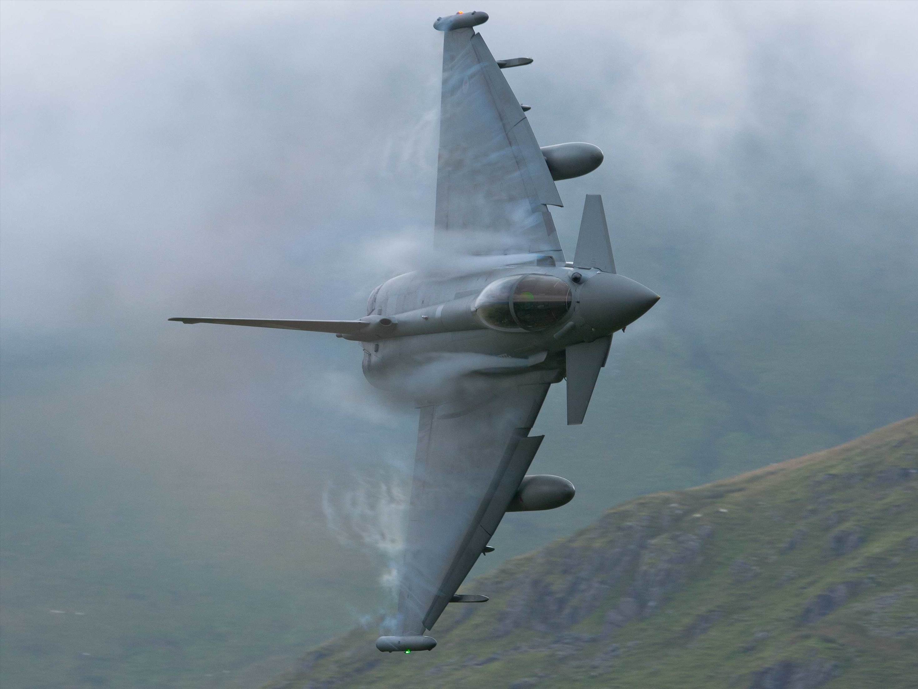 heres-an-award-winning-photo-of-the-super-agile-eurofighter-typhoon