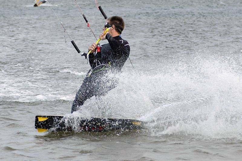 Kitesurfing the sandbar at Safety Bay