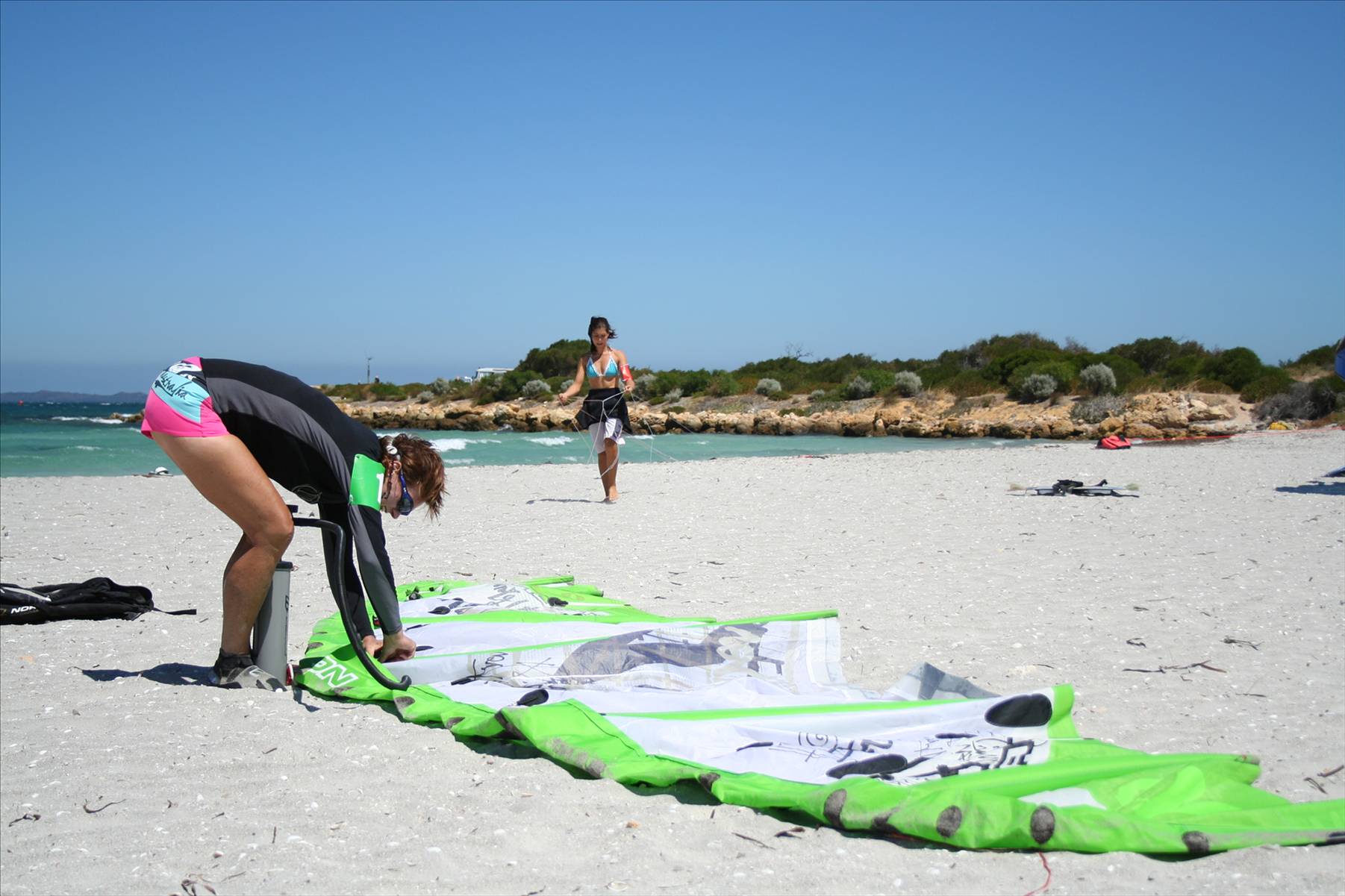Kite X - Sue and Chrissy setting up