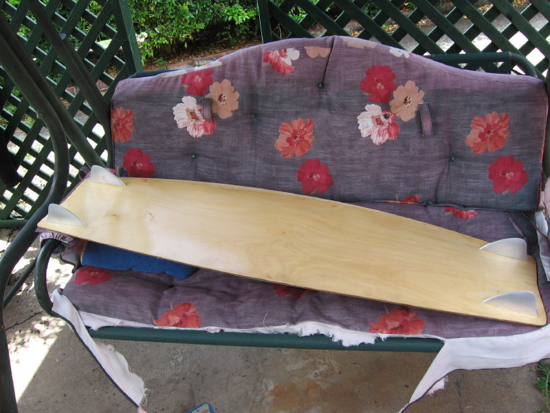 Plywood board with aluminium fins