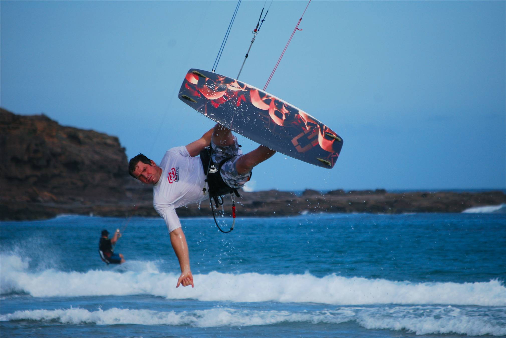 Gerry kitesurfing at Warilla Beach 27/11/08