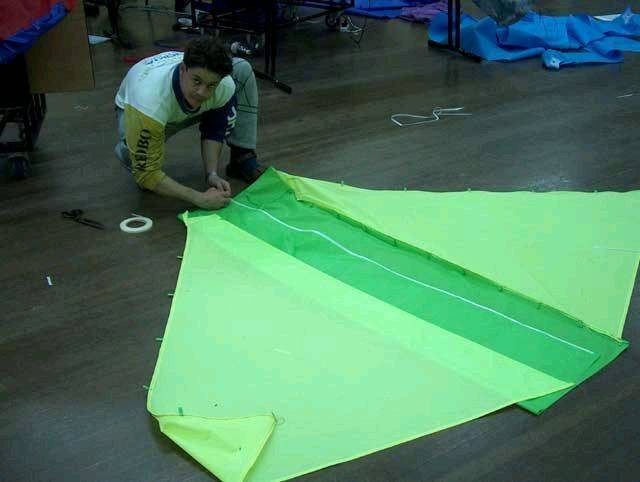 Kitemaking workshop 2003
