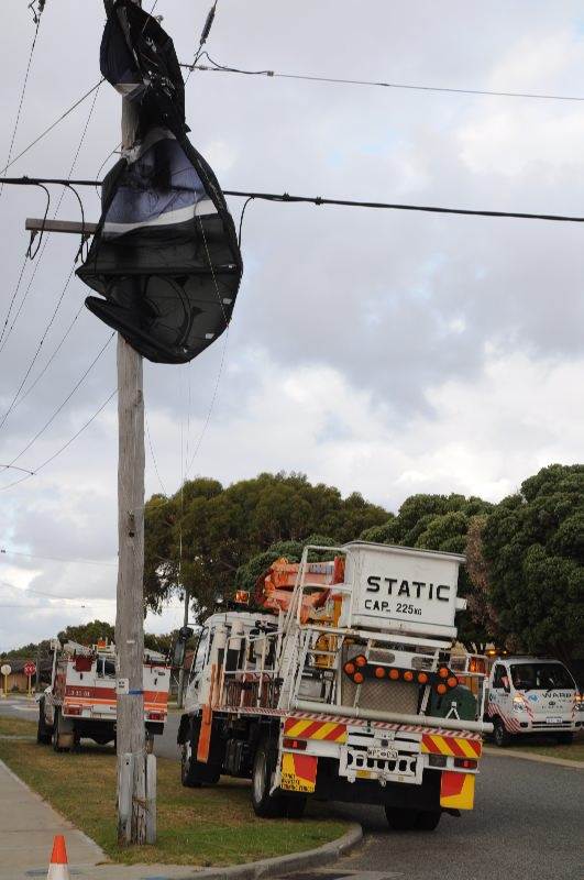 Kite up a power pole