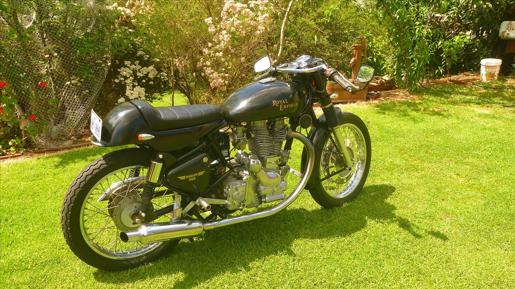 AUS230 cafe racer