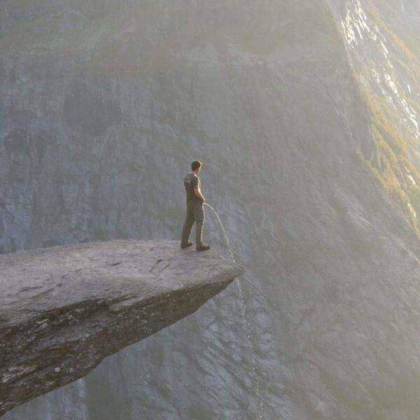 peeing off rock