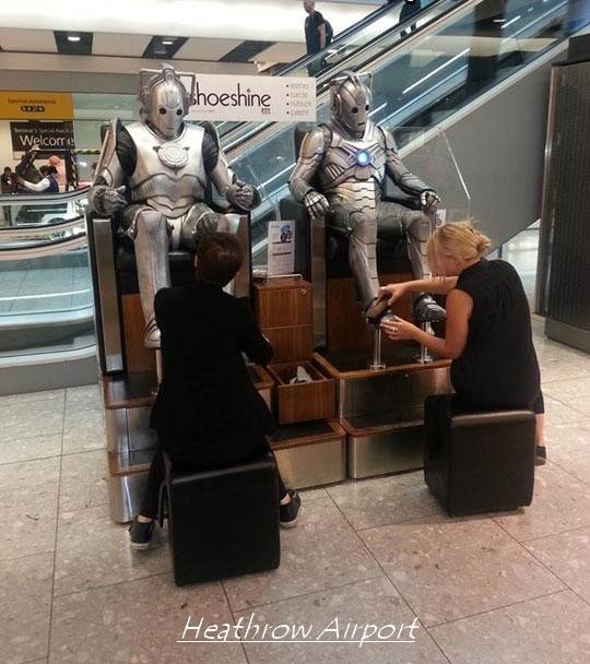 funny-London-airport-Doctor-Who-shoes