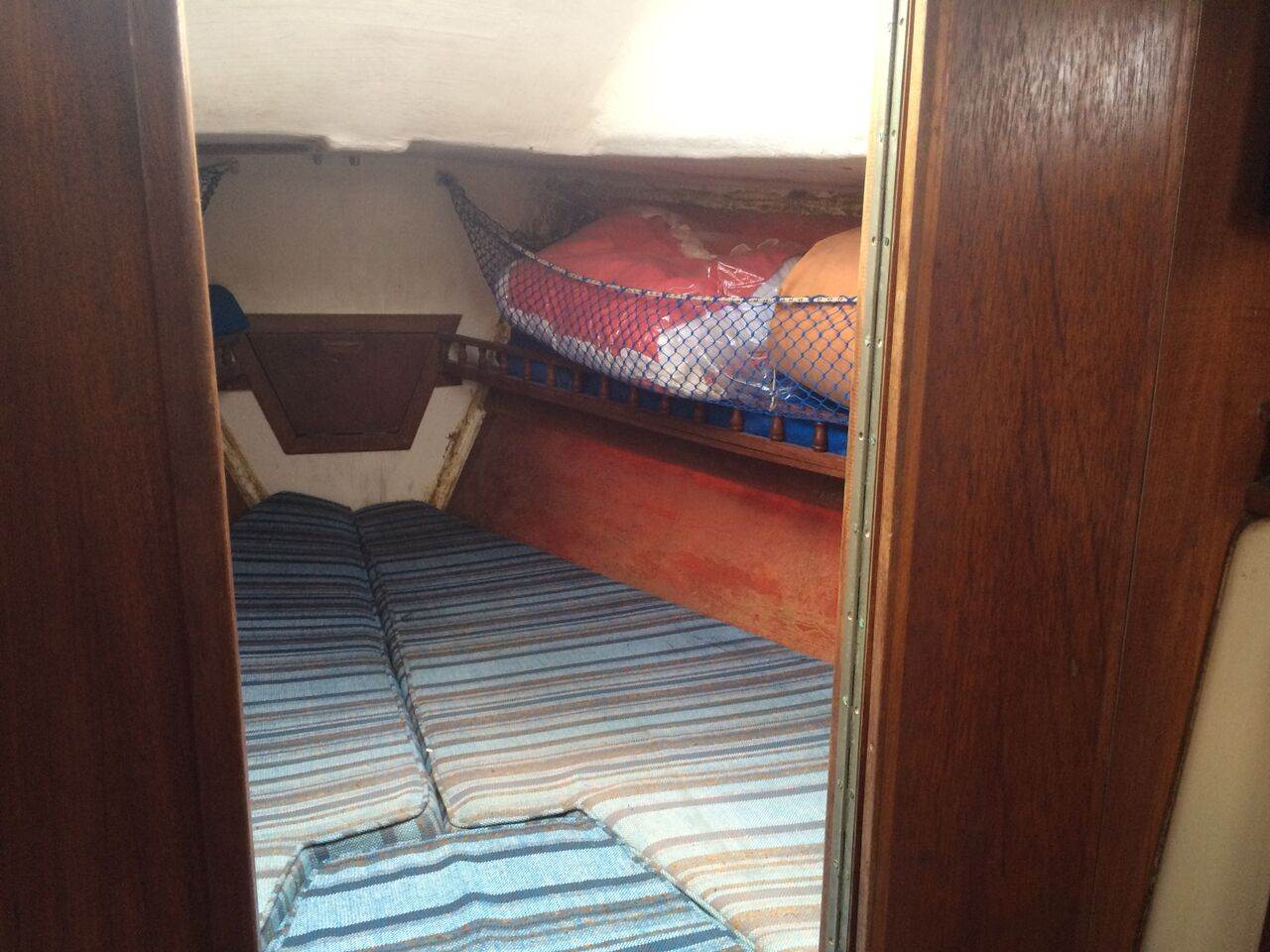 V berth