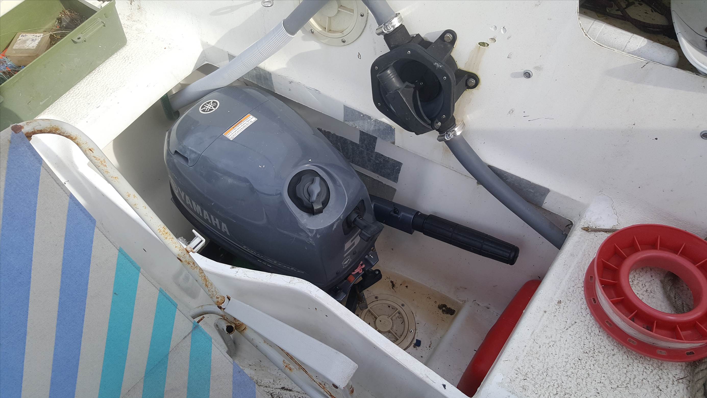 Tight engine well