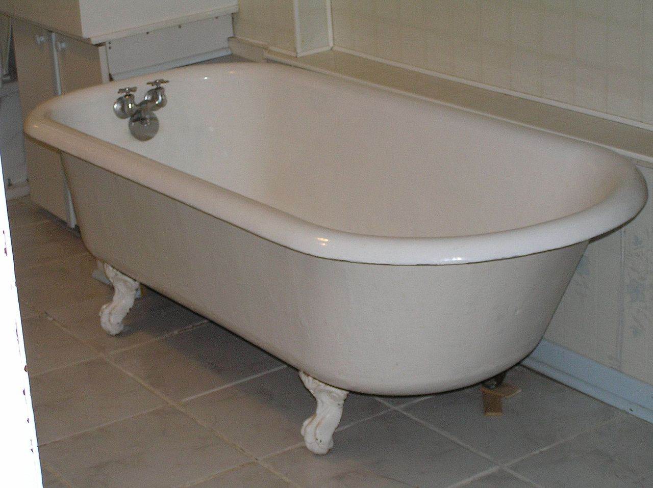 1280px-Clawfoot bathtub