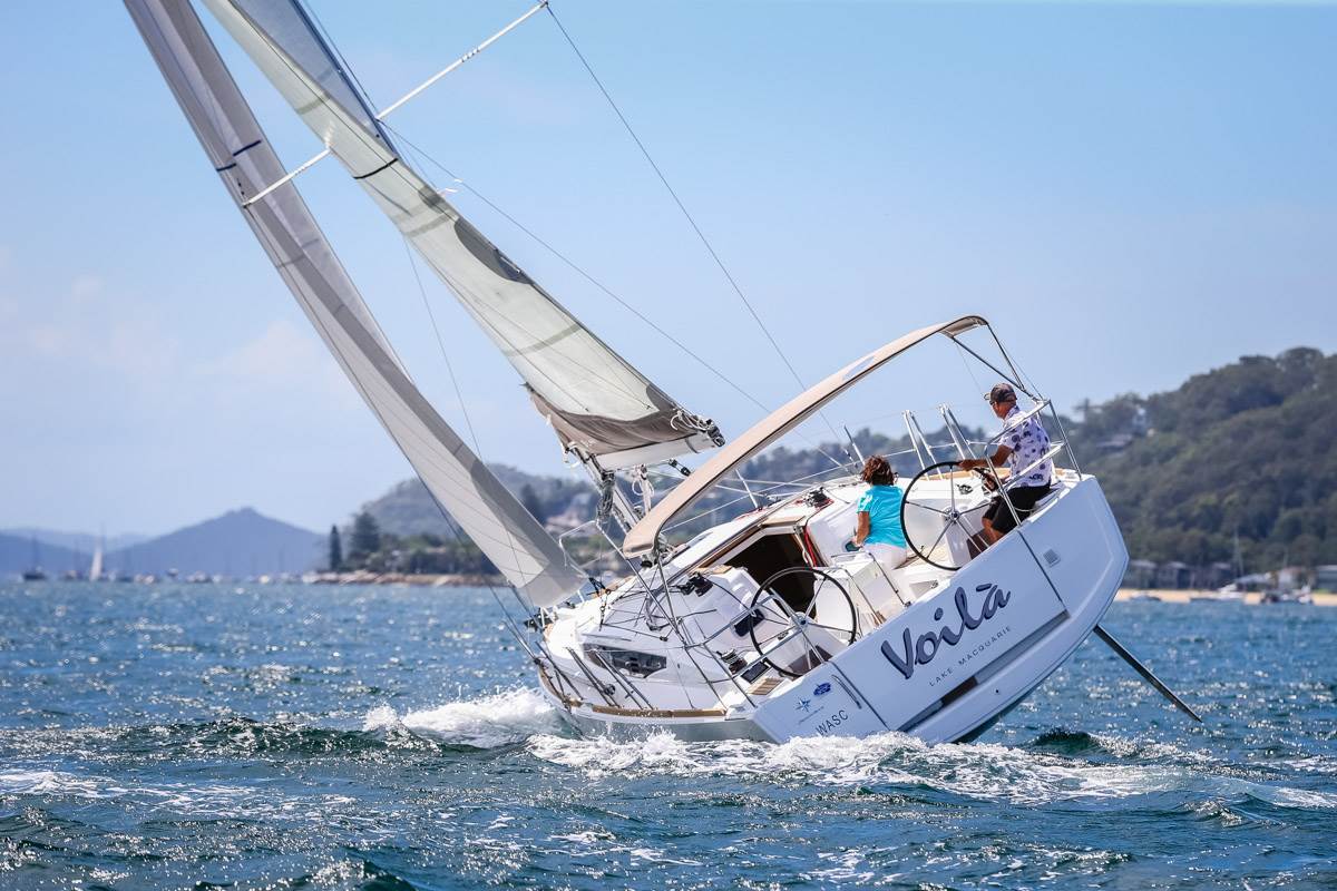 Jenneau 349