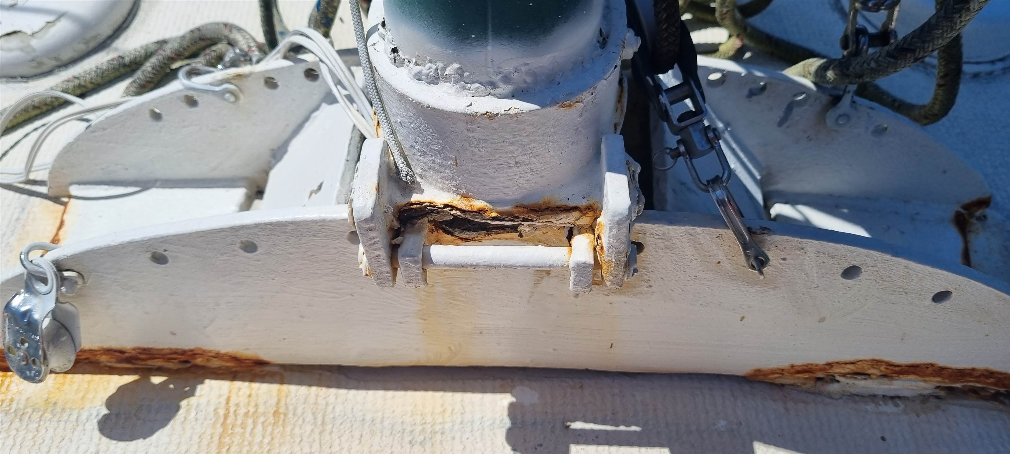 top hat 25 mast step rust