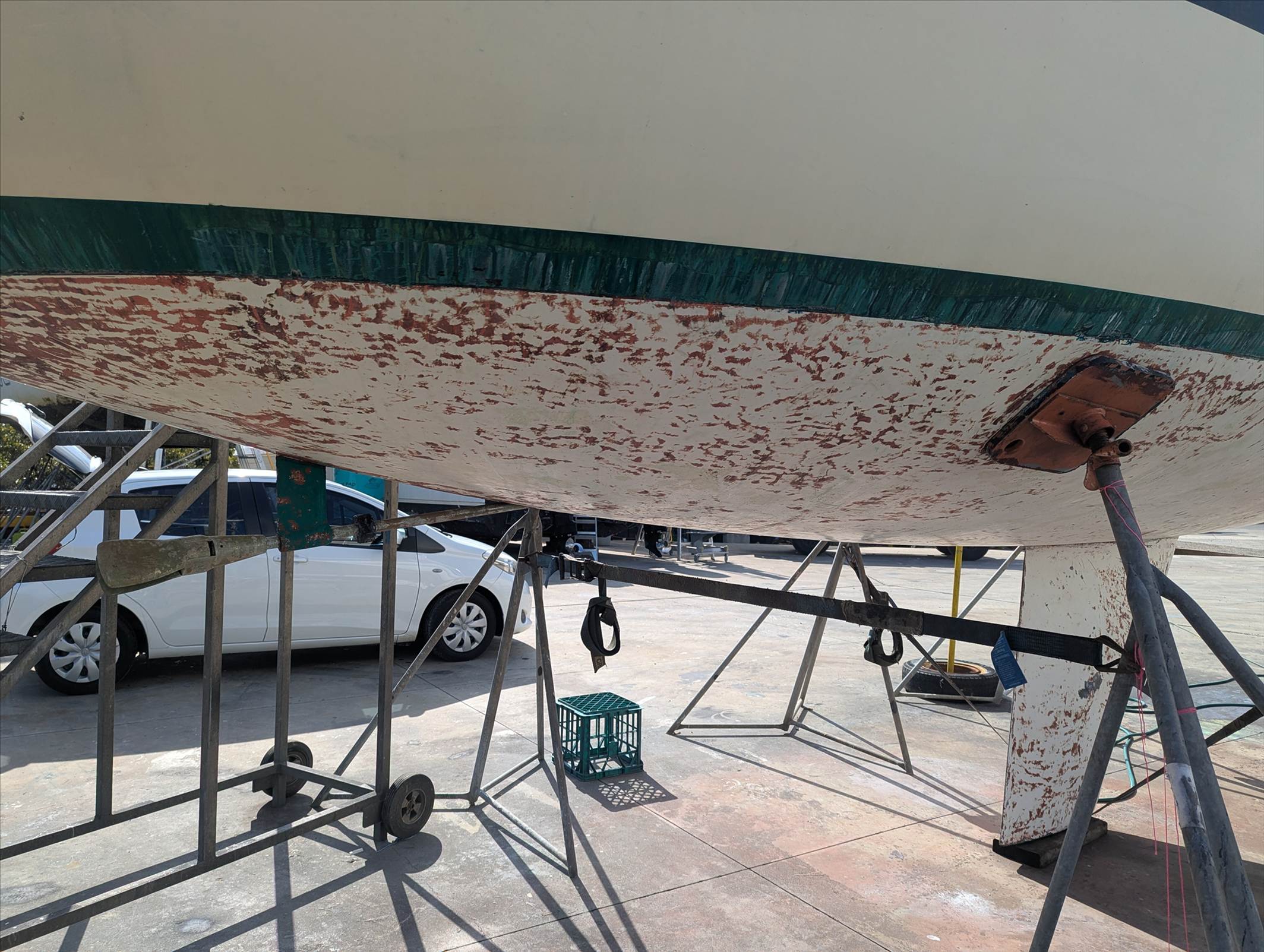 Scraping antifoul from hull