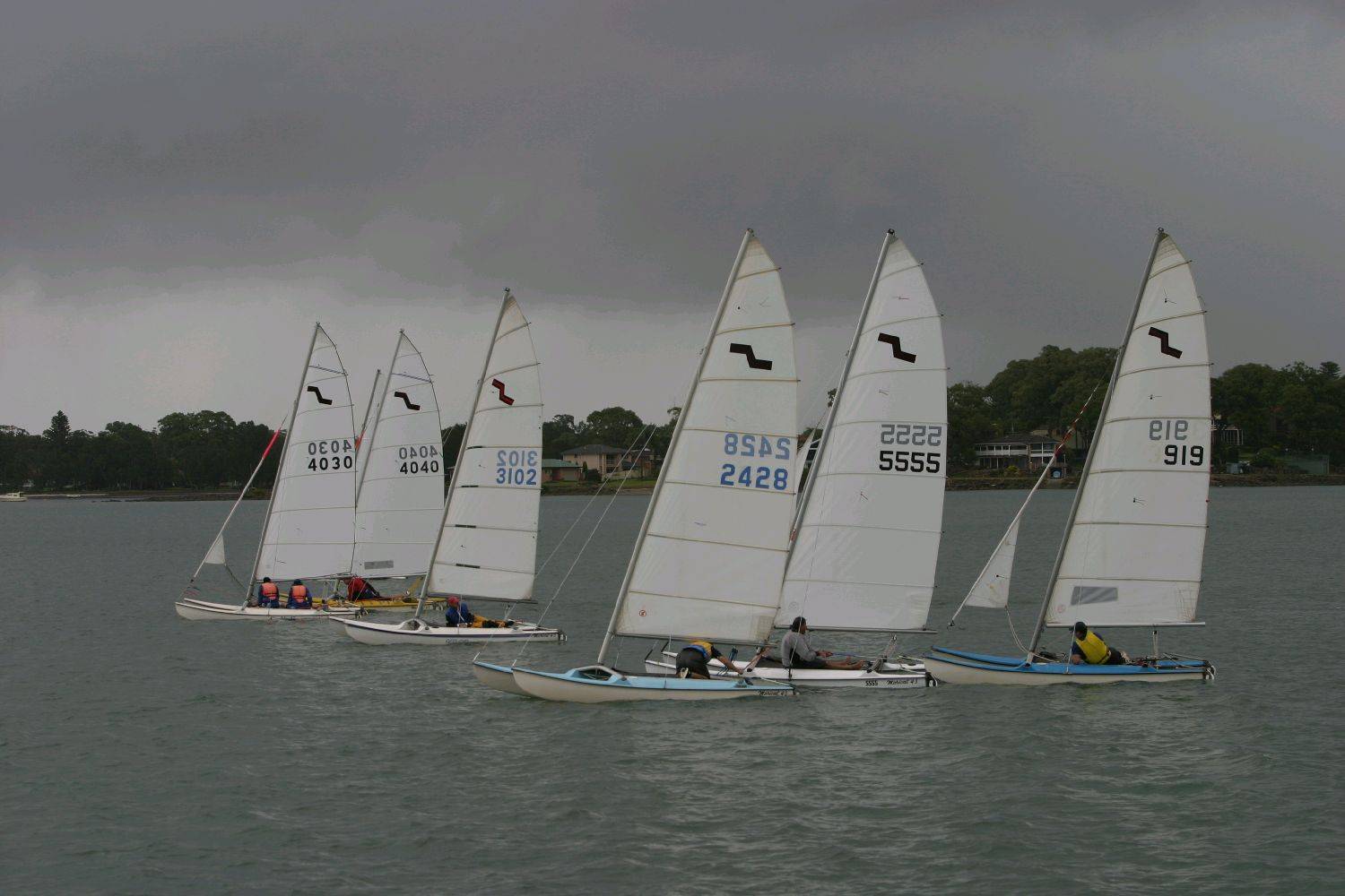 Maricat 4.3m Sailing
