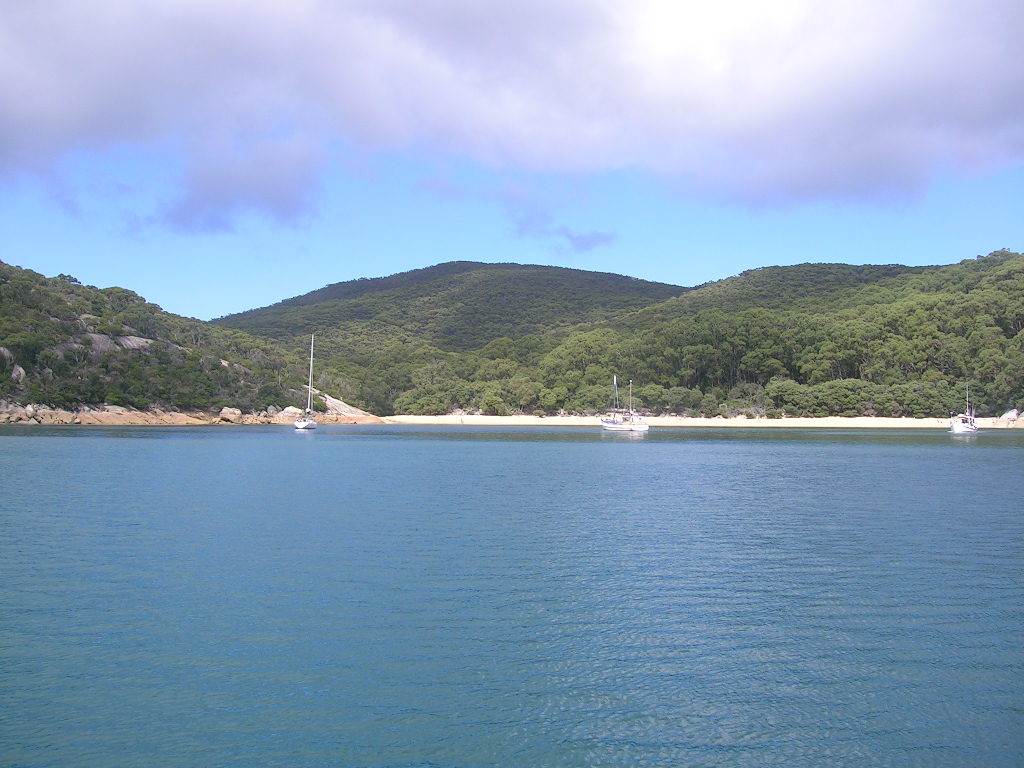 other%20boats%20in%20refuge%20cove%208