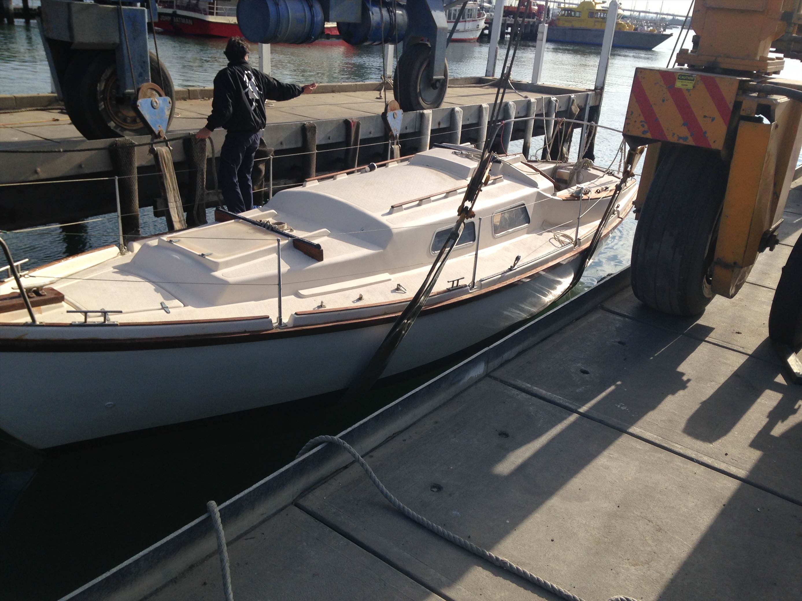 lifting the masts 003