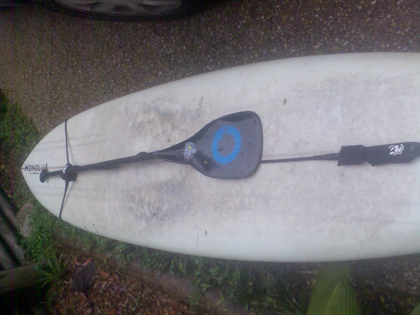 hold paddle to board