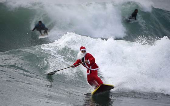 potd-surfing-santa 3112703k