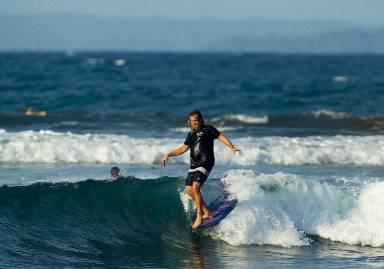 artikel-serunya-surfing-di-pantai-batu-karas-pantai-kutanya-jawa-barat-186 a