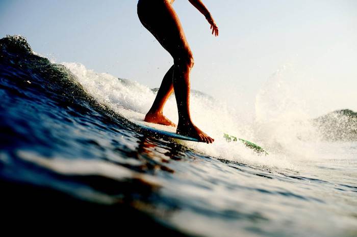 LOLA-MIGNOT-SURFING-2-700-700x466