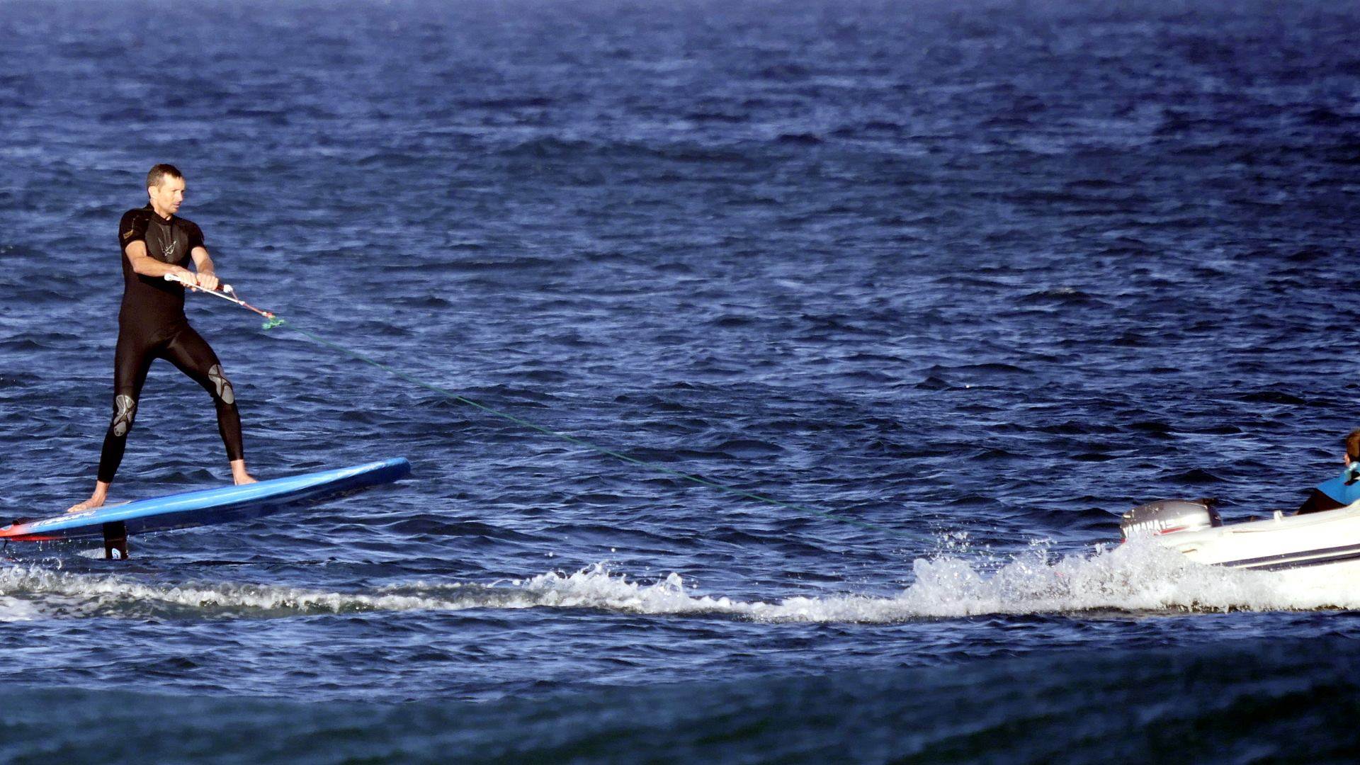 Towed foiler