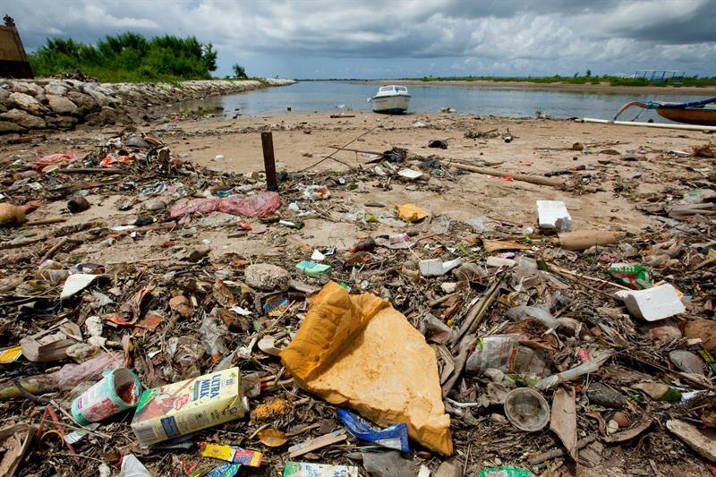 Litter in Bali