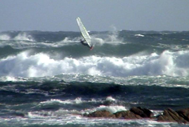 Nomadic Day 2 - John Pott - Cutback