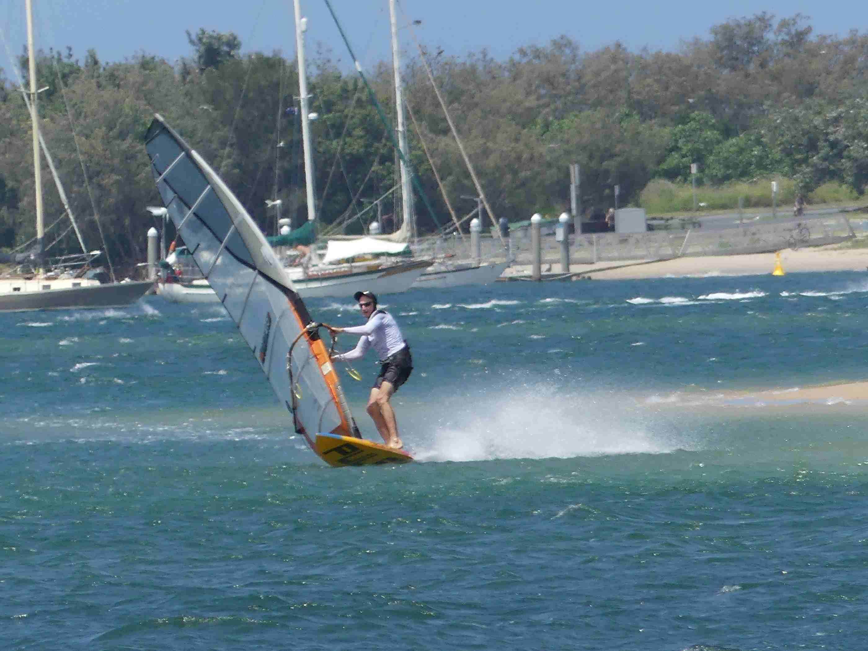 SE 20-25 knots