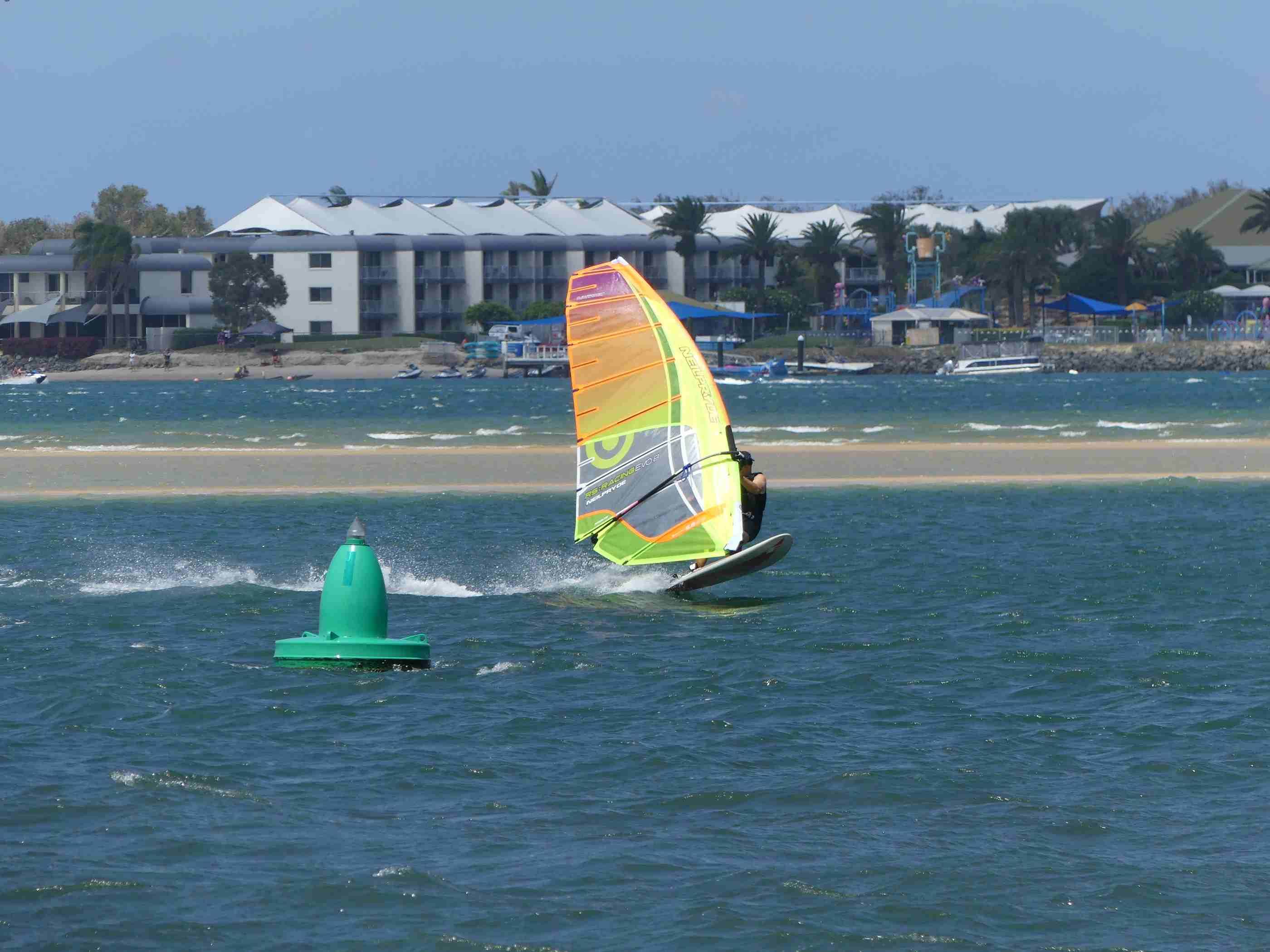 SE 20-25 knots