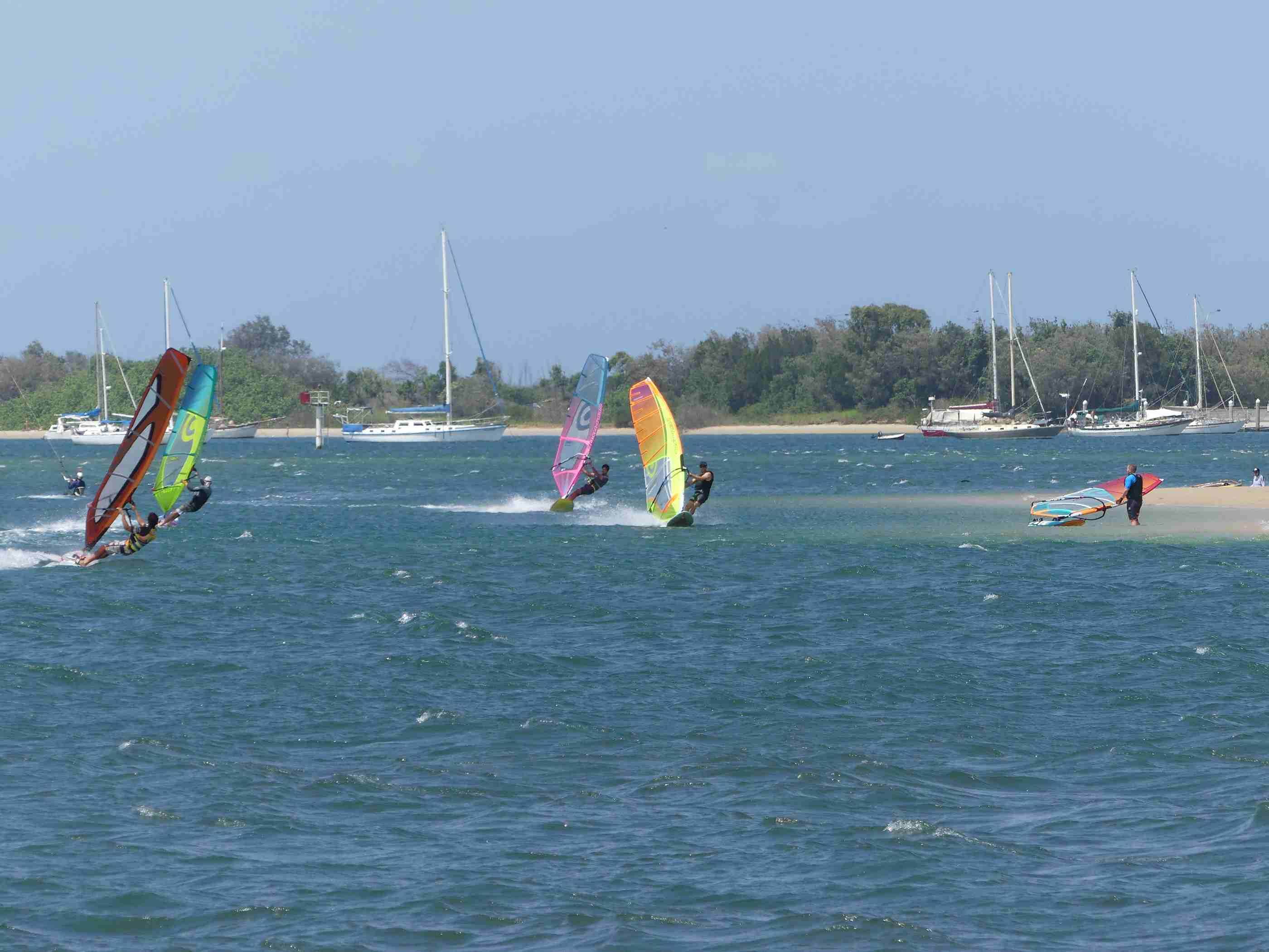 SE 20-25 knots