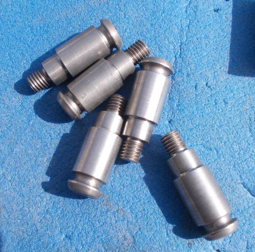 Lechner mast foot pin