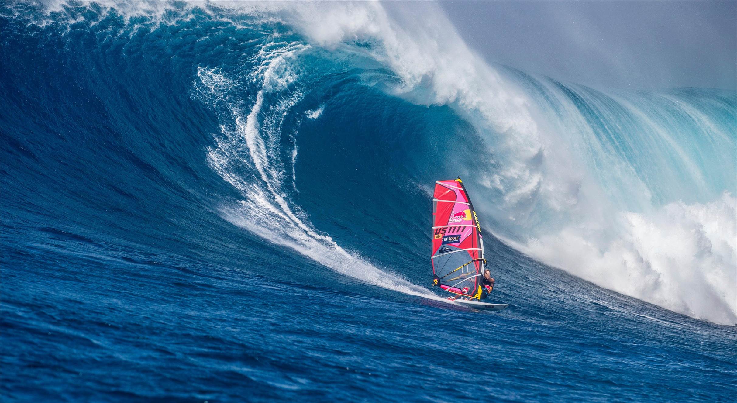 robby-naish-windsurfing-at-the-jaws-break-on-hawaii-s-north-shore