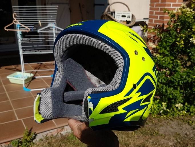 Cut DH Helmet