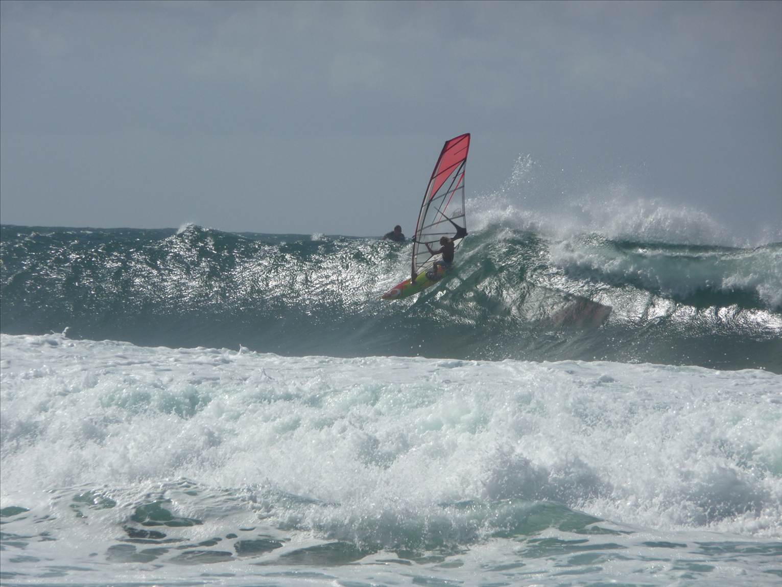 toowoon waves sailing 003