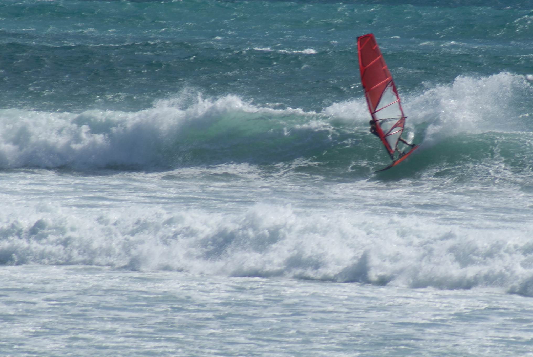 Super Pipe 25 knots low tide