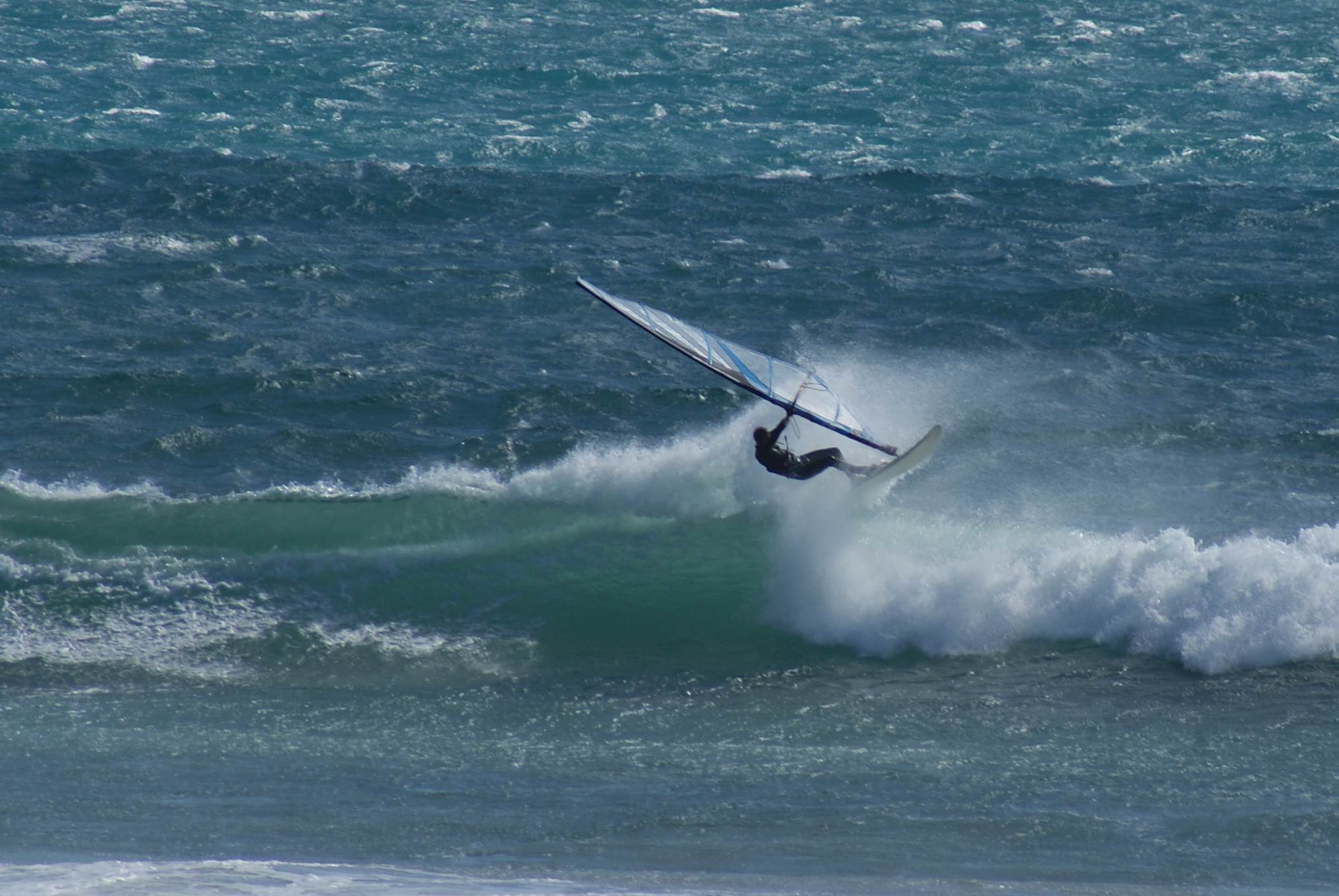 Super Pipe 25 knots low tide