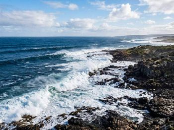 Solid swell and strong westerlies hit the west - Weather News