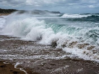 NSW hazardous surf builds to 3 m south swell