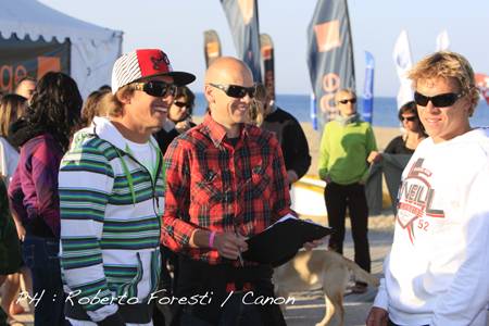 Pro Kiteboard Tour PKRA - MONDIAL DU VENT 2010 - DAY 1 Vivre La France - Main