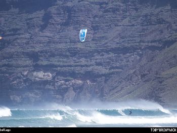 PKRA - Fierce Calima wind howls in Playa de Famara, Lanzarote - Kitesurfing - VKWC News